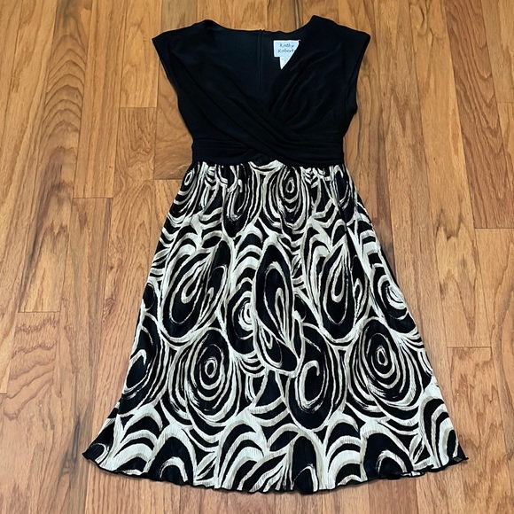 Kathy Roberts Size 10 Petite Dress Black Gold Print Bottom Half Pleated Zipper - Picture 1 of 10